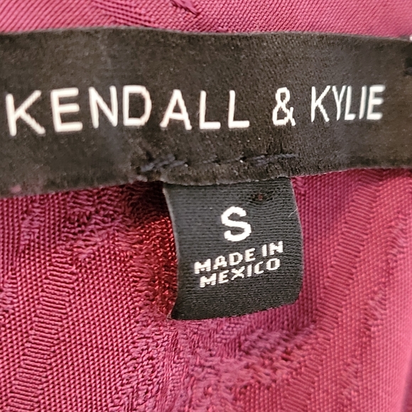 Kendall & Kylie Cold Shoulder Top - Small - Picture 9 of 9